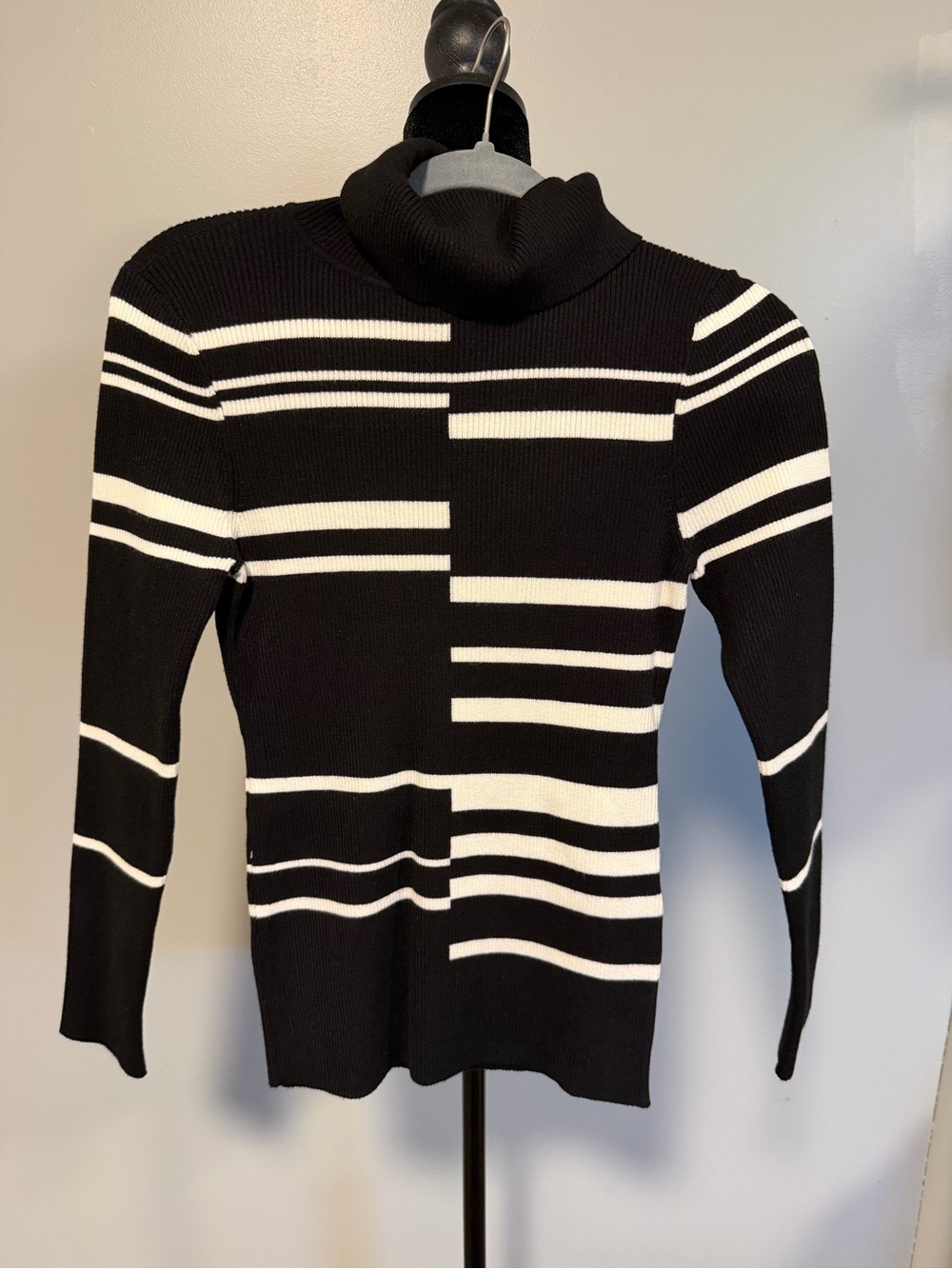 White House Black Market Black & White Ribbed Turtleneck Sweater MP